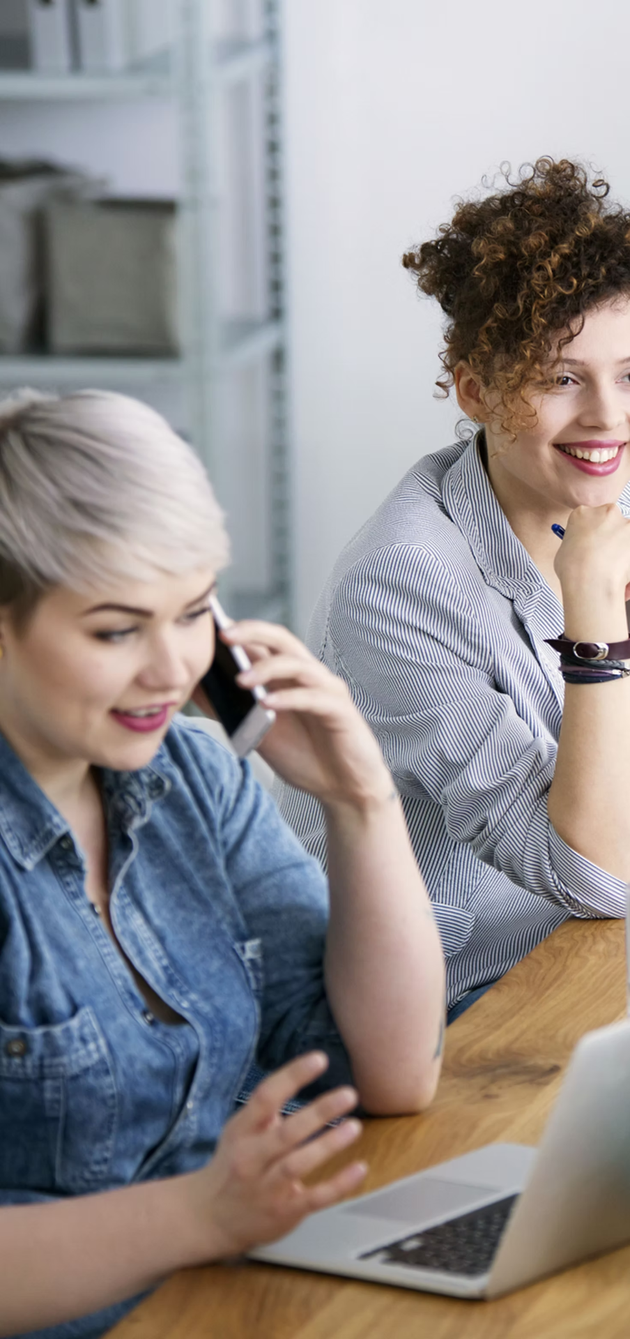 Paid social-team i arbete på kontoret
